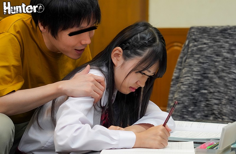 「お姉ちゃん、気付いて…」彼女の家に遊びに行くたび、地味でおとなしい彼女の妹へのセクハラを連日繰り返す最低男 - サンプル画像 - 14