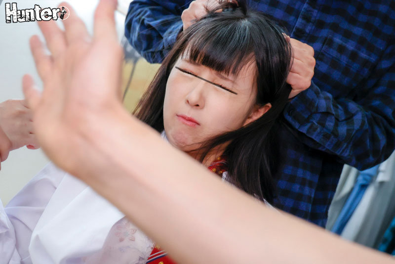 『大人を舐めんなよ！』家出中の超生意気女子●生を強烈ビンタで黙らせて常時集団輪●！好きなだけ飽きるまで集団イラマ！集団ぶっかけ！集団中出し！ - サンプル画像 - 4