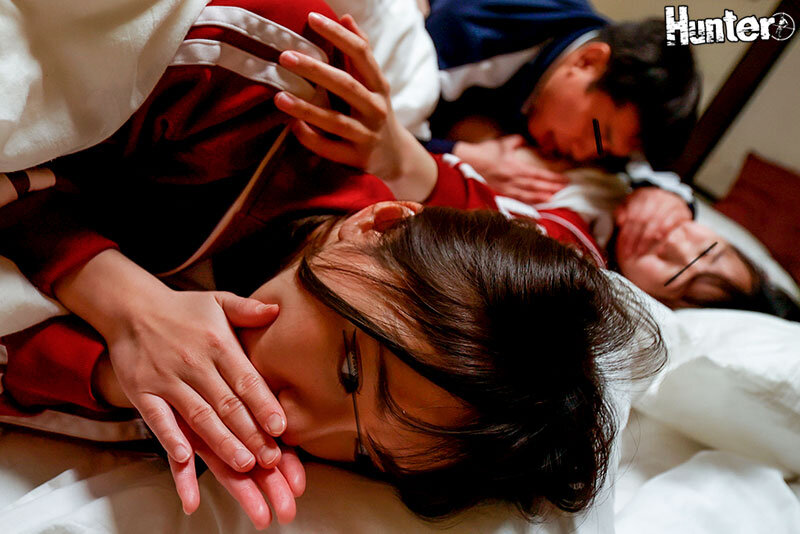 修学旅行中の女子生徒を次々と密着種付けピストンで中出しする鬼畜孕ませ教師 - サンプル画像 - 17