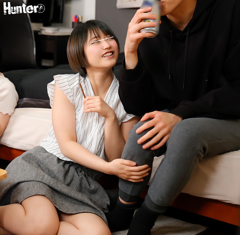 彼女と彼女の親友と3人で宅飲みしてたら衝撃の事実が！彼女の親友はなんと小悪魔ヤリマンビッチでボクを誘惑！そしてボクの彼女もとんでもない秘密… - サンプル画像 - 3