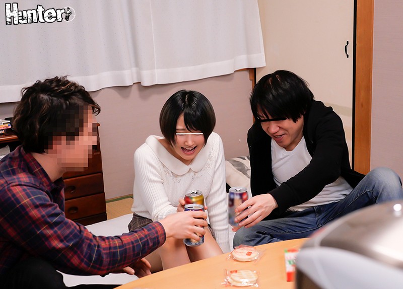 挿入直前！まさかの寸止め！でも翌朝…。親友カップルとボクの家で宅飲み。酔いつぶれた親友の横で彼女の可愛さに我慢できず思わず触ってしまい…。 - サンプル画像 - 2