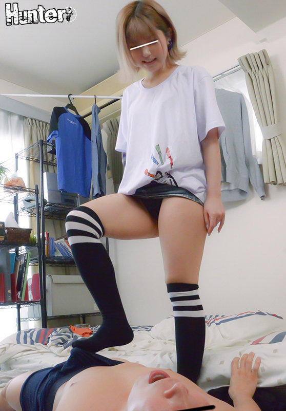 アパートの階段に溜まっているヤンキー女子たちがカワイくてエロ過ぎる格好をしているので思わずガン見したら…引っ越した先のアパートは治安が悪くて - サンプル画像 - 5