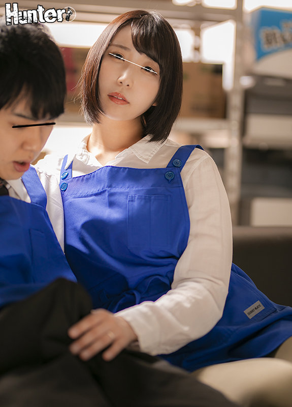 『私おばさんだけど…おち○ちん触ったらその気になってくれるかな？』30歳超えても未だに女現役の私（巨乳）は性欲の塊！だけど旦那とは5年以上… - サンプル画像 - 1