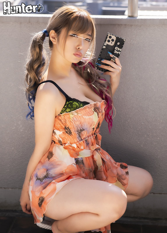 「童貞くん。ヌイてやろうか？」2 下町育ちの義姉たちの下品なお誘いがエロすぎ！我慢できず手コキされたら最後…ペットのように義姉たちの性処理係に - サンプル画像 - 4