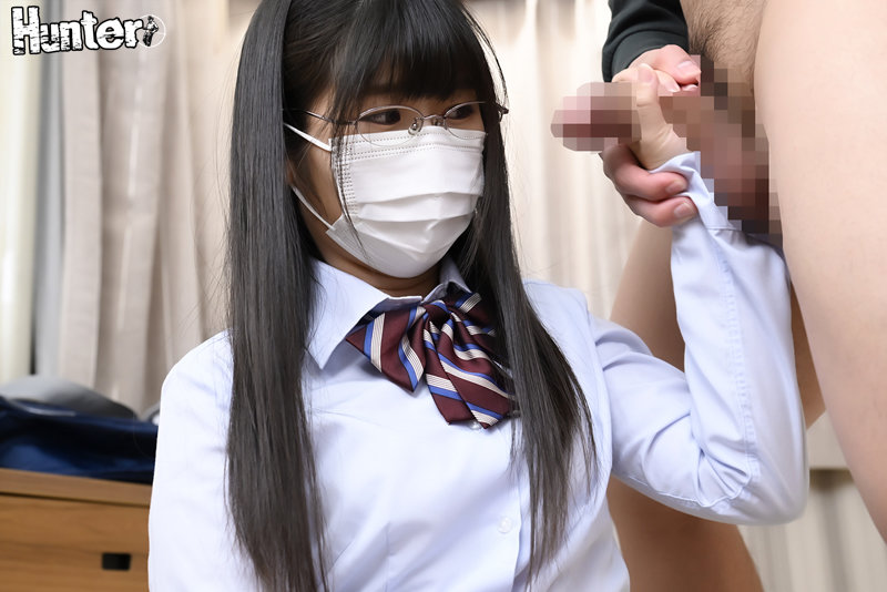 「待ってダメ挿っちゃうよ」「マスク越しだったらフェラにならないからいい？」マスク越しに勃起チ○ポを突き刺しモゴモゴジュボッ！口マンコに生挿入 - サンプル画像 - 6