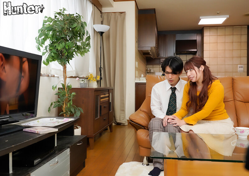 母のママ友たちとAV鑑賞する事になってしまった童貞のボク。AVを初めて見たママ友たちは発情して『AVみたいなエッチがしたい』とまさかの…2 - サンプル画像 - 9