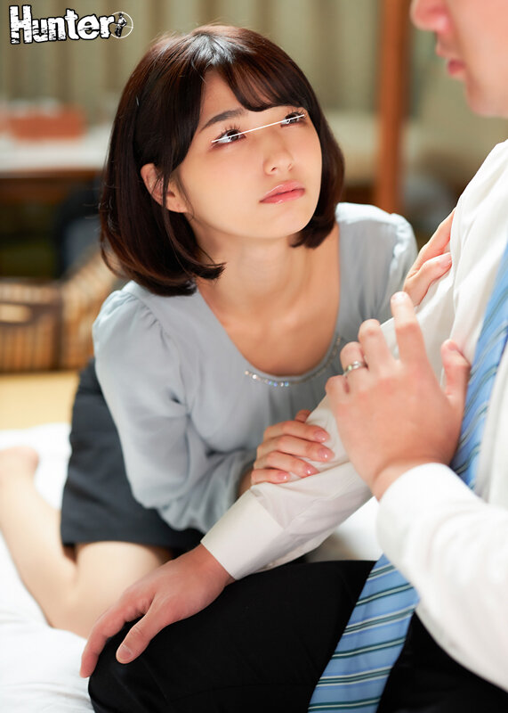 「今日だけは私のことだけを見て欲しい」出張先の宿の手違いで女性社員と相部屋で2人きりに！「奥さんがいるのもわかっています。でももう抑えられ… - サンプル画像 - 1