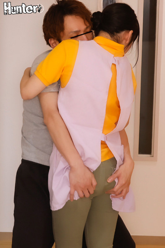 腰が痛いフリして介護士を呼んだら超ウブで超献身的な美人介護士がやってきた！おっぱい触ったりお尻触ったり髪の毛の匂い嗅いだり抱きついたり… - サンプル画像 - 5