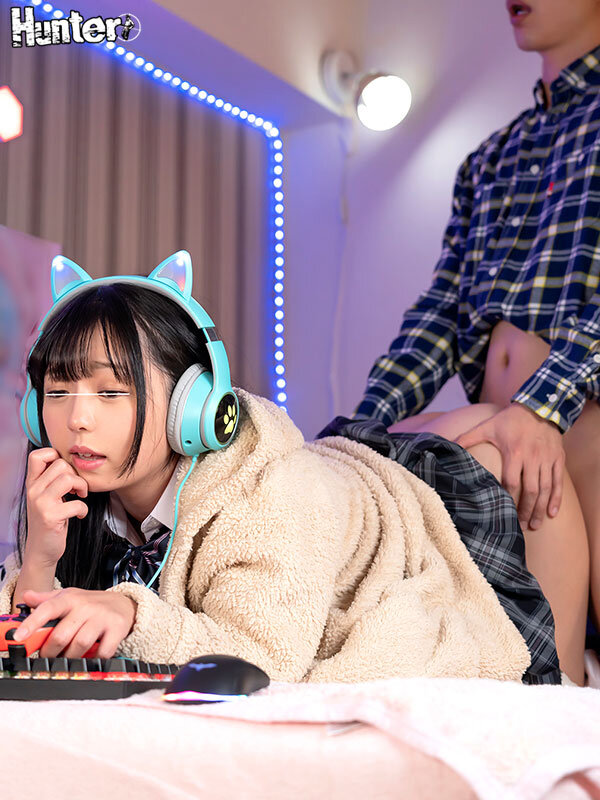 お尻を突き出しサイレントおねだり！ゲームに夢中でボクの話を無視するゲーマー妹。頭にきて妹のチクビを触ったけど無視！でも実は感じていたらしく… - サンプル画像 - 12