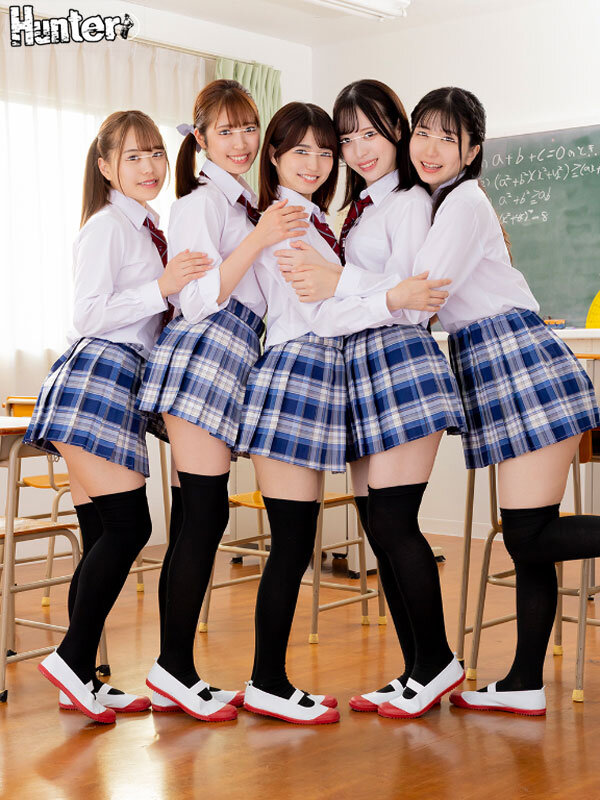 女子率99％！ミニスカ×ニーハイ女子ばかりの学校で絶対領域パンチラに毎日フル勃起！朝から始まって授業中、休み時間、放課後…常にヤラれまくり！ - サンプル画像 - 1
