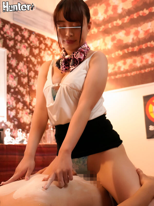 メンエスで気が弱い美人エステティシャンに紙パンはみ出し勃起チ○ポをパンティ越しのマ○コにグリグリ押し当て焦らし続けたら自ら求めてくるのか？ - サンプル画像 - 5