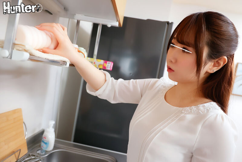 真面目な姉がボクのオナホを発見！使い方を何度も聞いてくるので、実演するからオカズになるよう要求したら好奇心が勝ってパンツやオッパイを見せる姉 - サンプル画像 - 3