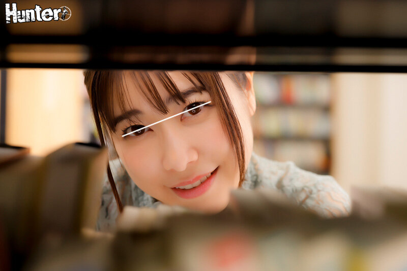 むっつり文学女子と5秒目が合えばエッチできるマッチング図書館！図書館内でボクに熱い視線！ここは文学女子が密かに出会いを求めるマッチング図書館 - サンプル画像 - 3