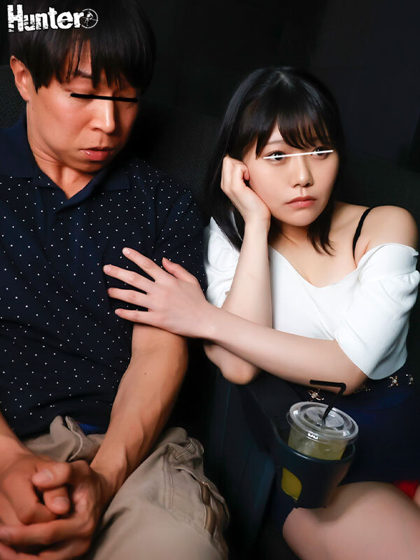 平日昼間の映画館で美女と2人きり！しかもお姉さんは痴女だった！上映中、ボクに近寄ってきて服の上からボクの乳首とチ○ポをいじくり倒してくる… - サンプル画像 - 3