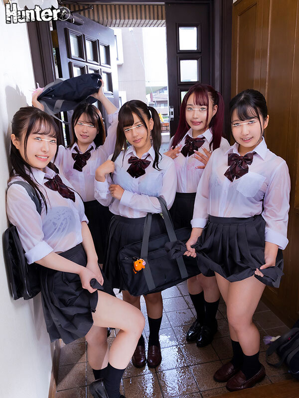 全員ビショ濡れで制服からブラ透けまくり！下校中に突然の豪雨で雨宿りにやってきた義妹と友達のビショ濡れの透けブラから目が離せず勃起しまくり！ - サンプル画像 - 1