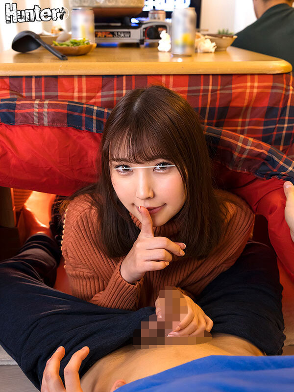 「いつもより濡れちゃった…」こたつ内NTR！親友の前で親友の彼女とこたつの中でバレないようにこっそり濃厚セックス！ - サンプル画像 - 2