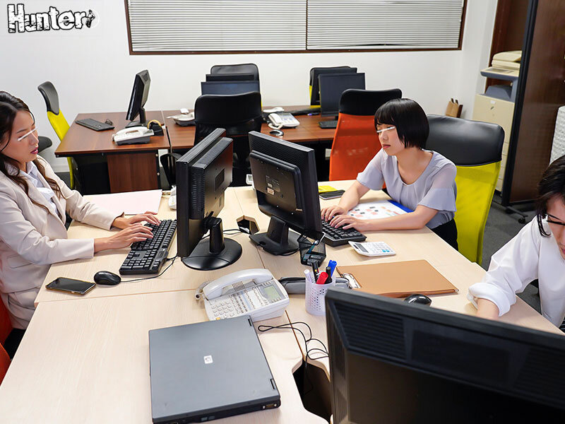 口止めがわりの逆3P！同期の女子社員たちが残業中のオフィスでレズセックスに夢中になっているのを見てしまったボク - サンプル画像 - 2