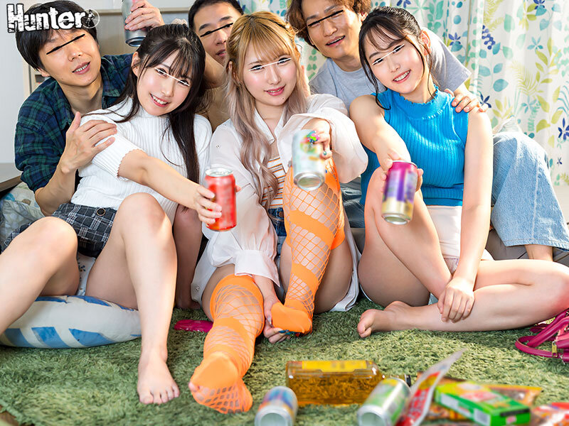 【拡散希望】ヤリサーと知らずに入部して来た大学デビューの田舎娘を新歓コンパで飲ませて更にお持ち帰りしてみんなでなし崩し的に乱交しちゃう動画！ - サンプル画像 - 1