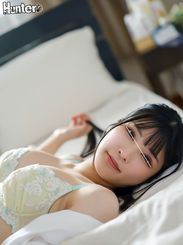 酔い潰れたボクが目を覚ましたら可愛い巨乳後輩女子社員の部屋。妻からの電話に嘘をつき慌てて帰ろうとするが酔って動けないボク。そんなボクを見た後輩は胸チラやパンチラを見せつけてきた。「ヤバい…帰らなきゃいけないのに…」葛藤しているボクに追撃生挿入！ - サンプル画像 - 5