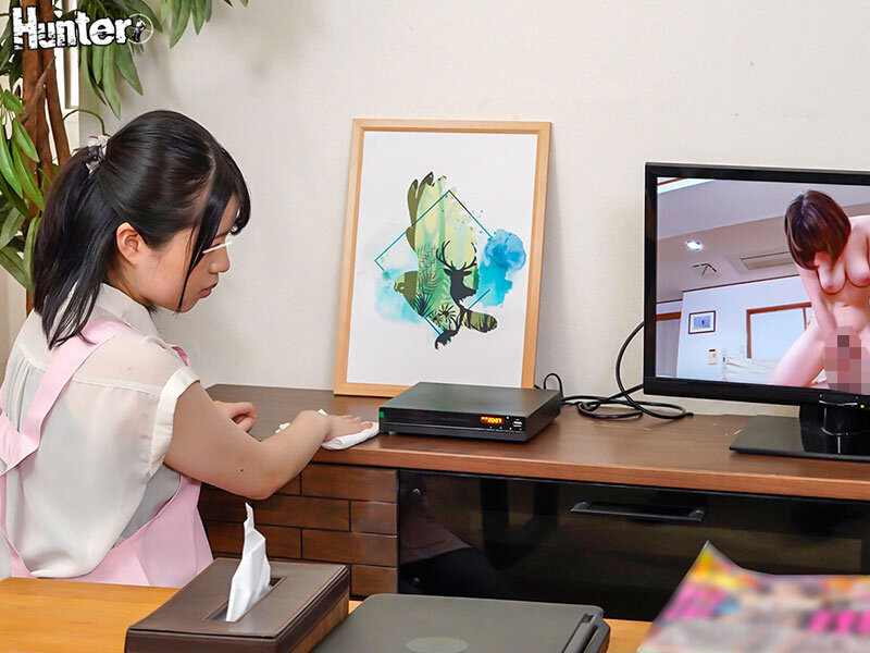 【完全主観】おとなしそうな出張家政婦にAVを見せつけたら自分から勃起チ○ポに跨って来て、何度も騎乗位で強●中出しされちゃった！ - サンプル画像 - 3