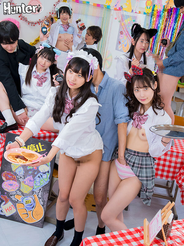 3年C組の文化祭の模擬店は時間停止カフェ2 いつでもストップ！いつでもセクハラできる時間停止カフェはパンチラ見てもおっぱい触ってもキスしても - サンプル画像 - 1