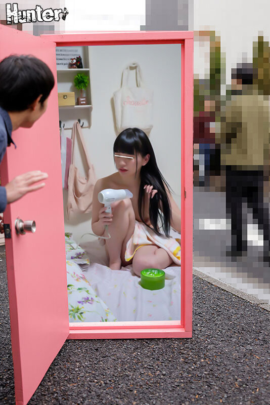 どこへでもドア「キャー、エッチ！何でここにいるの？早く出てってよ！」そのドアを使うとどこへでも行けるんです！そしてどこででもイケるんです！3 - サンプル画像 - 3