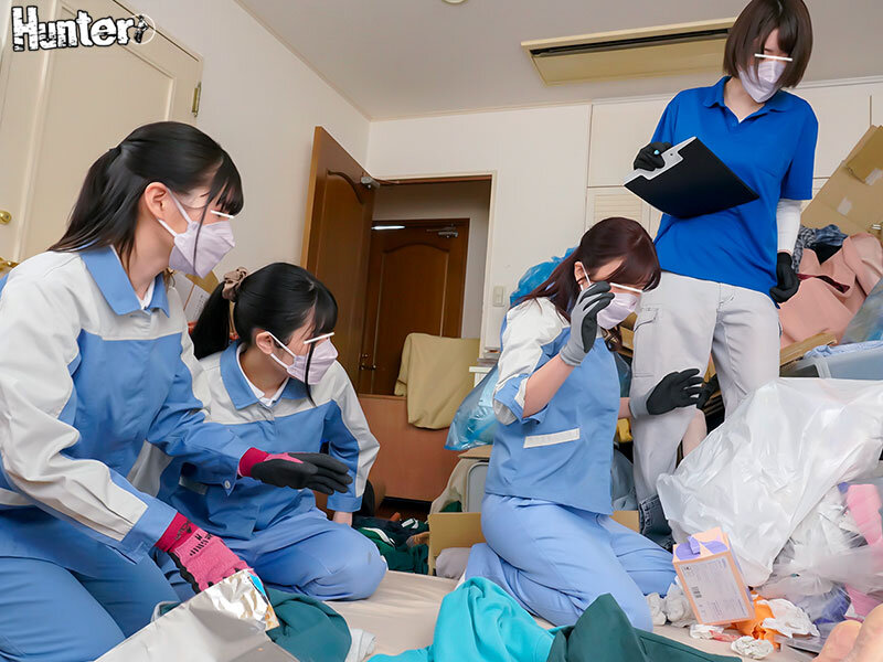 ゴミ屋敷清掃員パートの若妻たちがボクのため込んだ大量のオナティッシュから漂うザーメン臭に大興奮！ゴミ山に隠れてSEX三昧！部屋もキンタマ… - サンプル画像 - 3