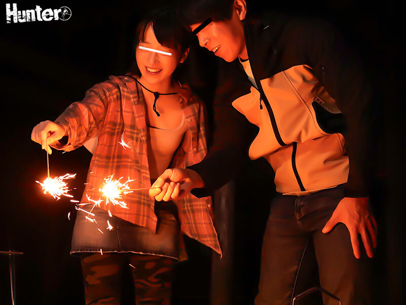 ソロキャン女子は、キャンプ場で目があった男のチ○ポを物色！男に助けを求めては逆ナンしてテントに忍び込んで即FUCKを求める！ - サンプル画像 - 6