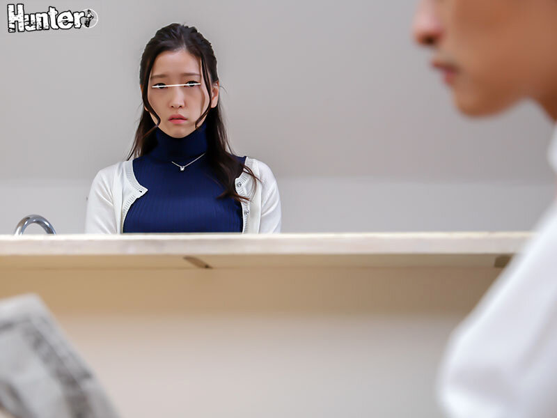 罪悪感よりも背徳感に溺れた人妻「ちょっとウチで休憩していかない？」旦那の不在中、若い配達員の男を誘惑して情熱的な濃厚種付けセックスを楽しむ妖艶な人妻 - サンプル画像 - 2