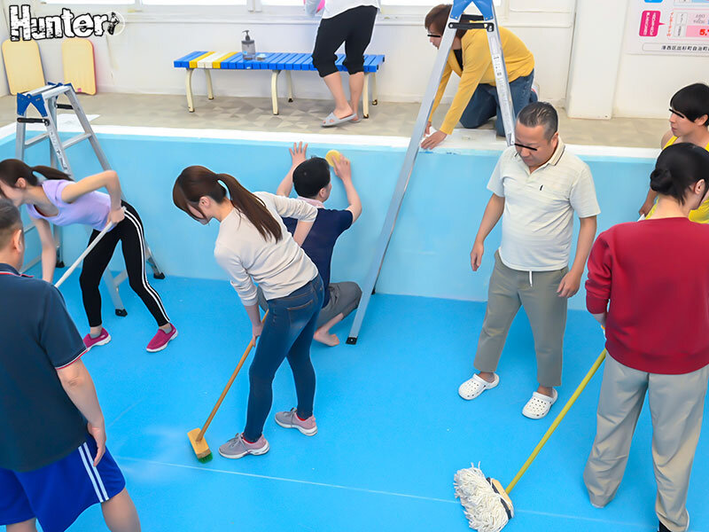 だれとでも定額挿れ放題！挿れ放題ニュータウン 町ごと全部挿れ放題SP編 月々定額自治会費さえ支払えば町内のあらゆる場所（コンビニ、飲食店、バザー会場、スポーツジム…等）人妻やら学生やら誰にでも挿れ放題！ - サンプル画像 - 5