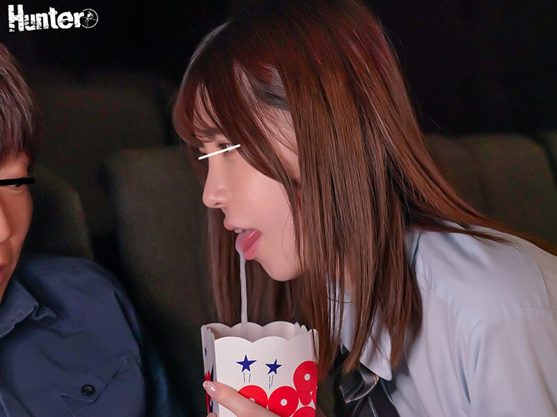 平日の昼間…お客がほとんど入らない地方のガラ空きミニシアターで男漁りに来た痴女とボクだけ！ - サンプル画像 - 7