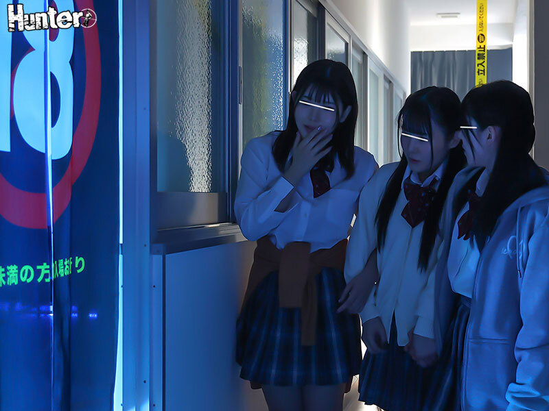 18歳未満立ち入り禁止の暖簾をくぐれば欲求不満な女子生徒といつでもヤリ放題！18歳未満立ち入り禁止の暖簾の先にはエロがある！使われていない旧校舎に出来た 18禁スペースは暇を持て余した学生たちの発情スポットに！ - サンプル画像 - 3