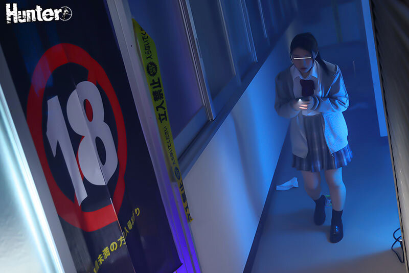 18歳未満立ち入り禁止の暖簾をくぐれば欲求不満な女子生徒といつでもヤリ放題！18歳未満立ち入り禁止の暖簾の先にはエロがある！使われていない旧校舎に出来た 18禁スペースは暇を持て余した学生たちの発情スポットに！ - サンプル画像 - 4