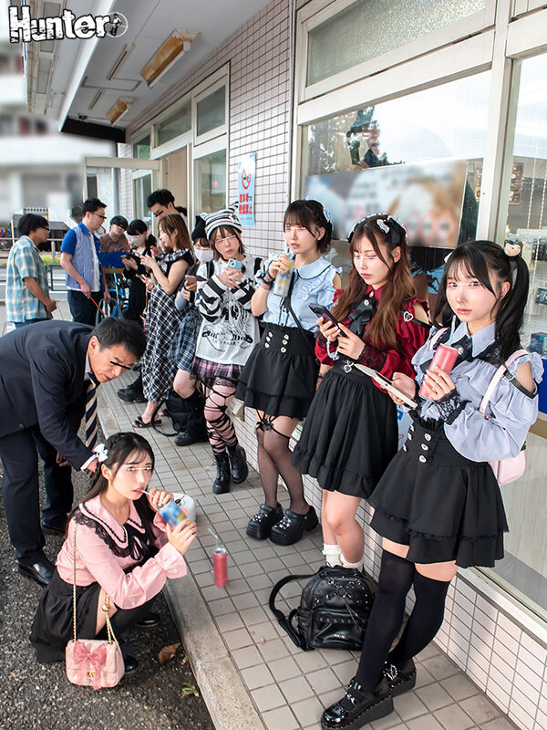 地雷系たちんぼ女子！交渉次第でNNOK！援交・割り切りする地雷系女子たちは最近公園で取り締まりが厳しくなったからとコンビニ前で立ちんぼ開始！貧困・推し活・暇つぶしと理由はそれぞれだけどお出かけついでに安心安全に活動中！？ - サンプル画像 - 1