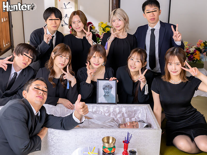 ヤリサー葬式乱交！喪服を着た派手な男女。今日は元ヤリサー部長のお葬式。久しぶりの集合がこんな形に…。『部長はしんみりした空気が嫌いだったよな！』誰かの一言でムラムラが沸き上がりハメ合う仲間たち！涙と精液が飛びかう弔い乱交は全員をあの頃に戻らせてイク！ - サンプル画像 - 1