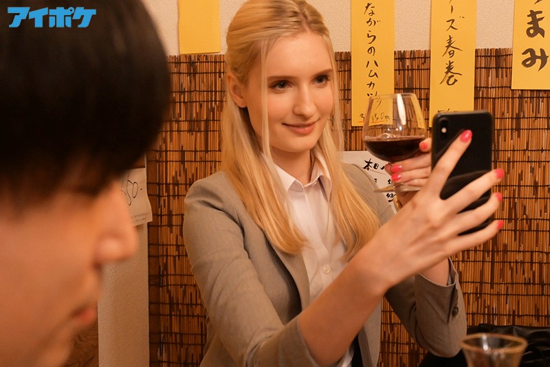 出張先相部屋NTR 絶倫の上司に一晩中何度もイカされ続けたブロンド女子社員 一晩で8発もの精子をそそがれる絶倫寝取り性交映像！ エマ・ローレンス - サンプル画像 - 2