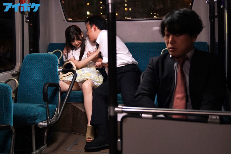 狙われた女子大生 共謀痴●バス 明里つむぎ - サンプル画像 - 11