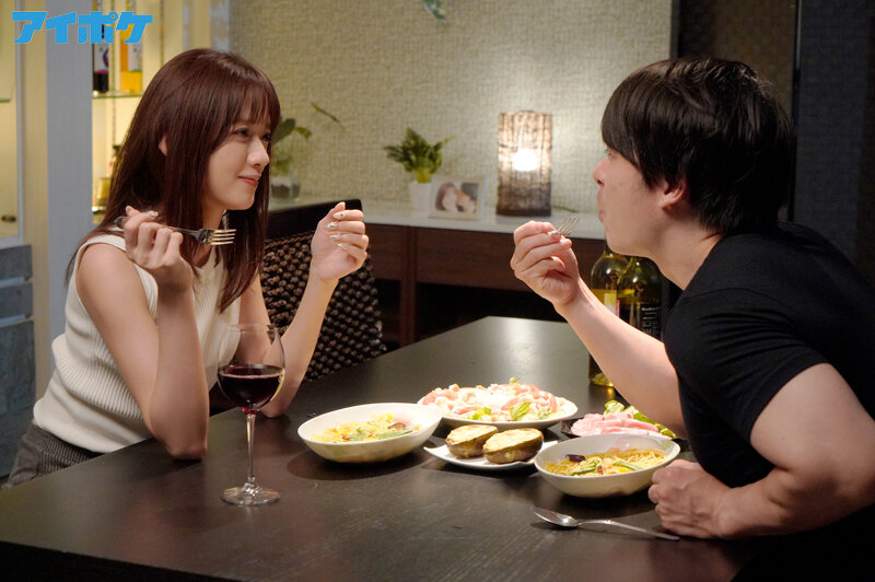 遠距離恋愛の彼女と半年ぶりの再会__。 想いを募らせ続けたボクらは限られた時間の中で激しく求め合い何度も何度も中出しセックスした。 希島あいり - サンプル画像 - 1