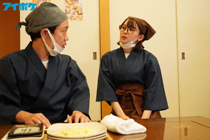 バイト場の口うるさくて大嫌いな先輩オタク女子を脱がしたら… ぷるんぷるん巨乳おっぱいボディで、僕は理性をなくし雪崩れ込むようにむしゃぶり突いた… 梓ヒカリ - サンプル画像 - 1