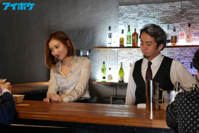 バイト先のセクシー美女が大嫌いな店長の指示で際どいミニスカを穿かされセクハラ挿入快楽堕ちしていた。 加美杏奈 - サンプル画像 - 1
