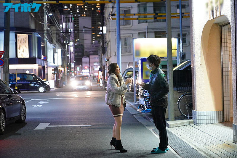 クリぼっちダメ絶対！！ クリスマスを一人で過ごす寂し男性を逆ナンしエッチなクリスマスSEXプレゼント 逆ナンドキュメンタリー ガチクリスマスに強行ロケ 加美杏奈 - サンプル画像 - 2