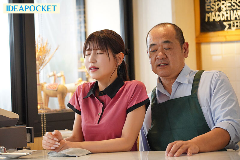 バイト先の可愛い先輩が大嫌いな店長の指示で際どいミニスカを穿かされセクハラ挿入快楽堕ちしていた。 桜空もも - サンプル画像 - 4