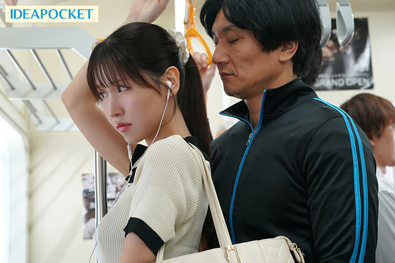 中出し痴●電車 声の出せない密室で犯●れ輪●されイカされ続け痴●集団の種付けペットに堕ちた女子大生 桜空もも - サンプル画像 - 1