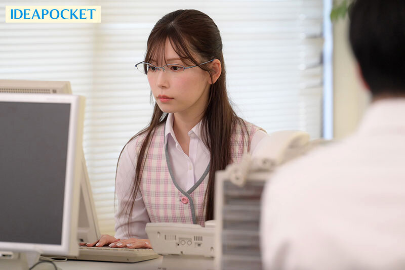 デリヘル呼んだらいつも領収書を突っ返してくる経理部のド真面目OLに遭遇！？ 「こんなの経費で落とせませんけど？」 生本番させてくれて自宅でも会社でも激アツのセフレ関係に！！ 明里つむぎ - サンプル画像 - 1