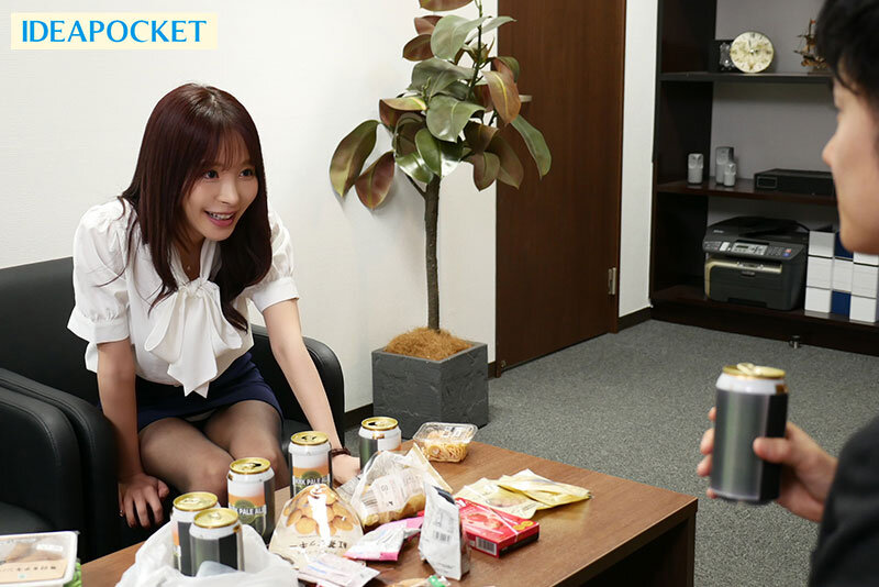 可愛いくてエロい後輩OLをホテルへお持ち帰りしたら…度を越えた≪絶倫女≫で返り討ちにあった。 桃乃木かな - サンプル画像 - 1