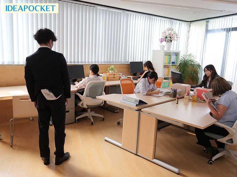 女上司の号令で全員にイジメられ過ぎて挿入しても何しても…無視して頂ける僕。 夕雛エミリ 杏ここ - サンプル画像 - 2