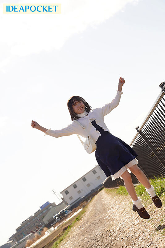 見た目は少女、中身はビッチな合法ロリ女教師は生徒をロリコンに目覚めさせてしまう 日向由奈 - サンプル画像 - 16