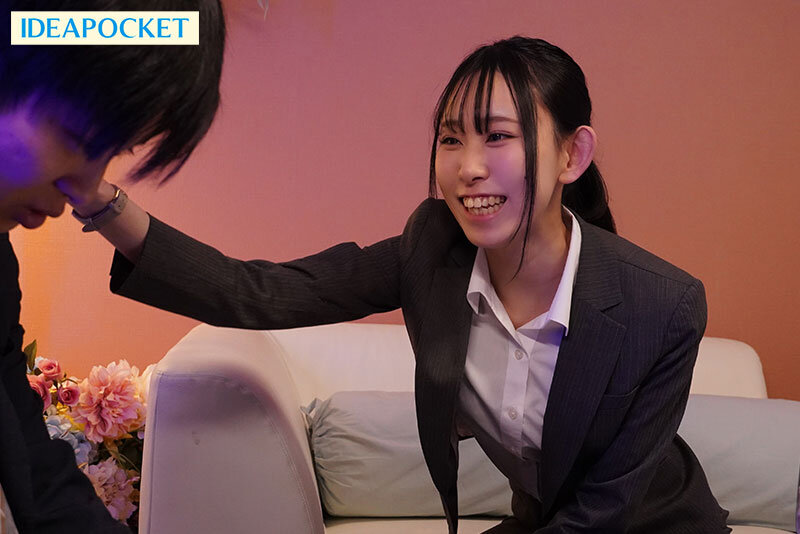 出張先が記録的豪雨で妹みたいな先輩と突然相部屋に… 童貞の僕に悪ふざけ誘惑してくる女上司の意外すぎるスリム巨乳に我慢できず朝まで何度もSEXしまくった 月城りり香 - サンプル画像 - 2