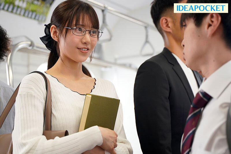 毎朝電車の端の席で読書をしている清楚美人お姉さんがM男を痴女って弄ぶ特殊性癖の持ち主だったなんて… 愛才りあ - サンプル画像 - 2