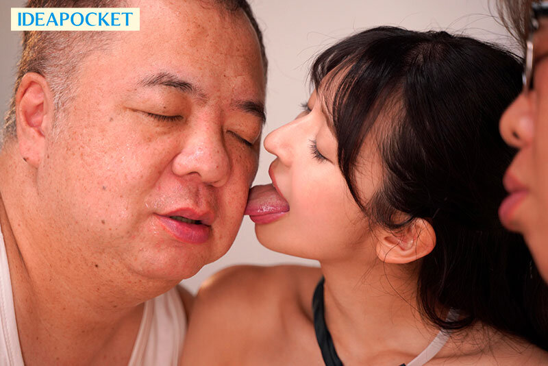 名前も顔も覚えていない遠い親戚のおじさんが 汗だくになった私の顔や手足を貪るように舐め、中出しされた10代の夏休みを私は今でも覚えています。 さくらわかな - サンプル画像 - 14